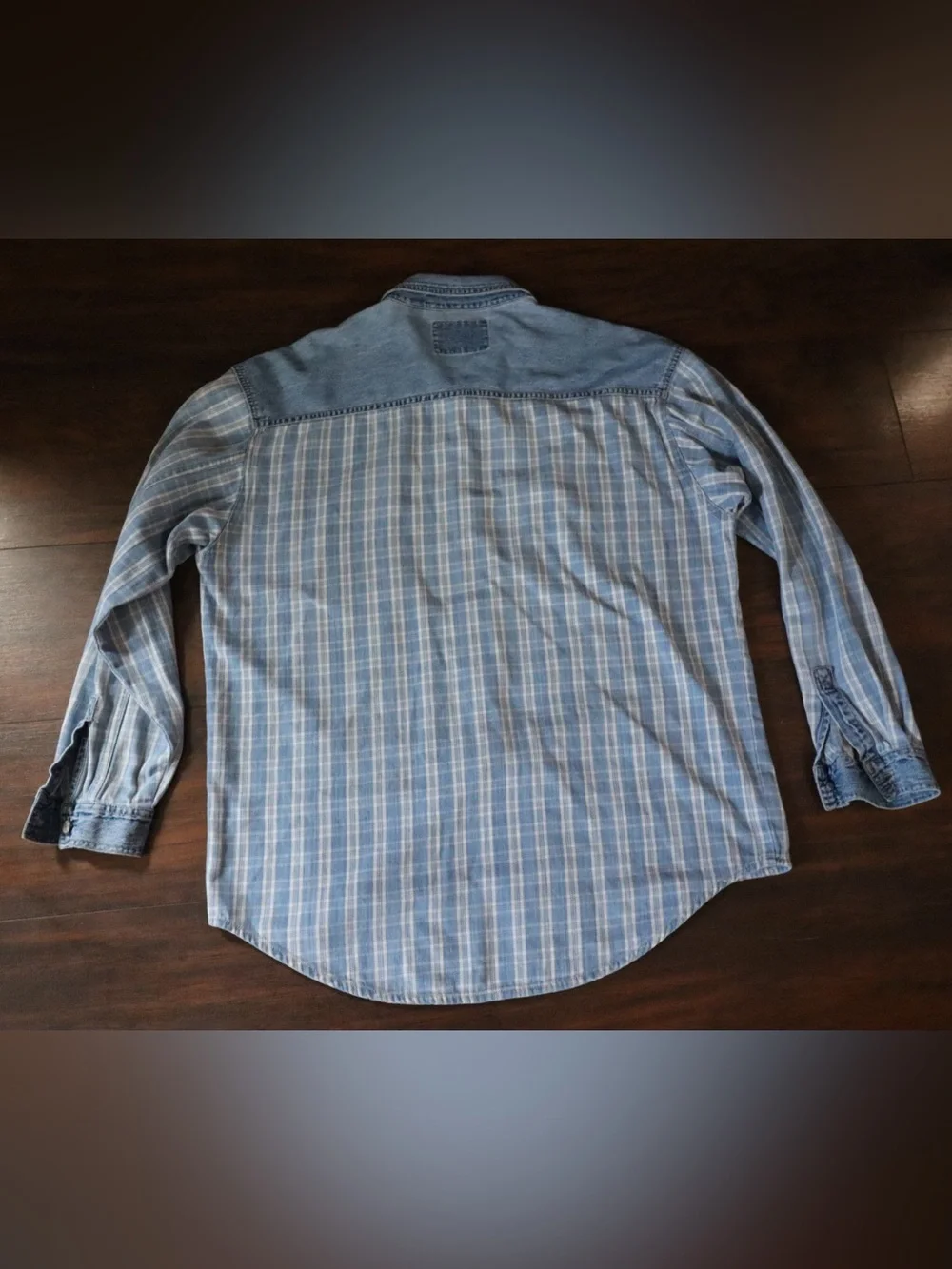 90s Levi's Light Blue Plaid Button-Up Shirt
